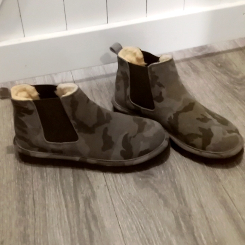 BearPaw men's slip on boots